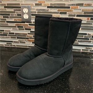 UGG boots Classic short 10 Wide Black